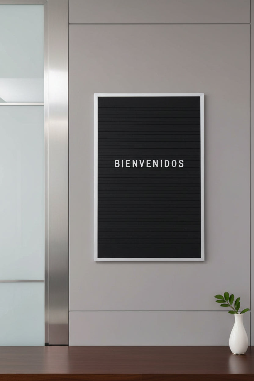 Pizarrón Negro Ranurado con letras blancas 40cmX60cm
